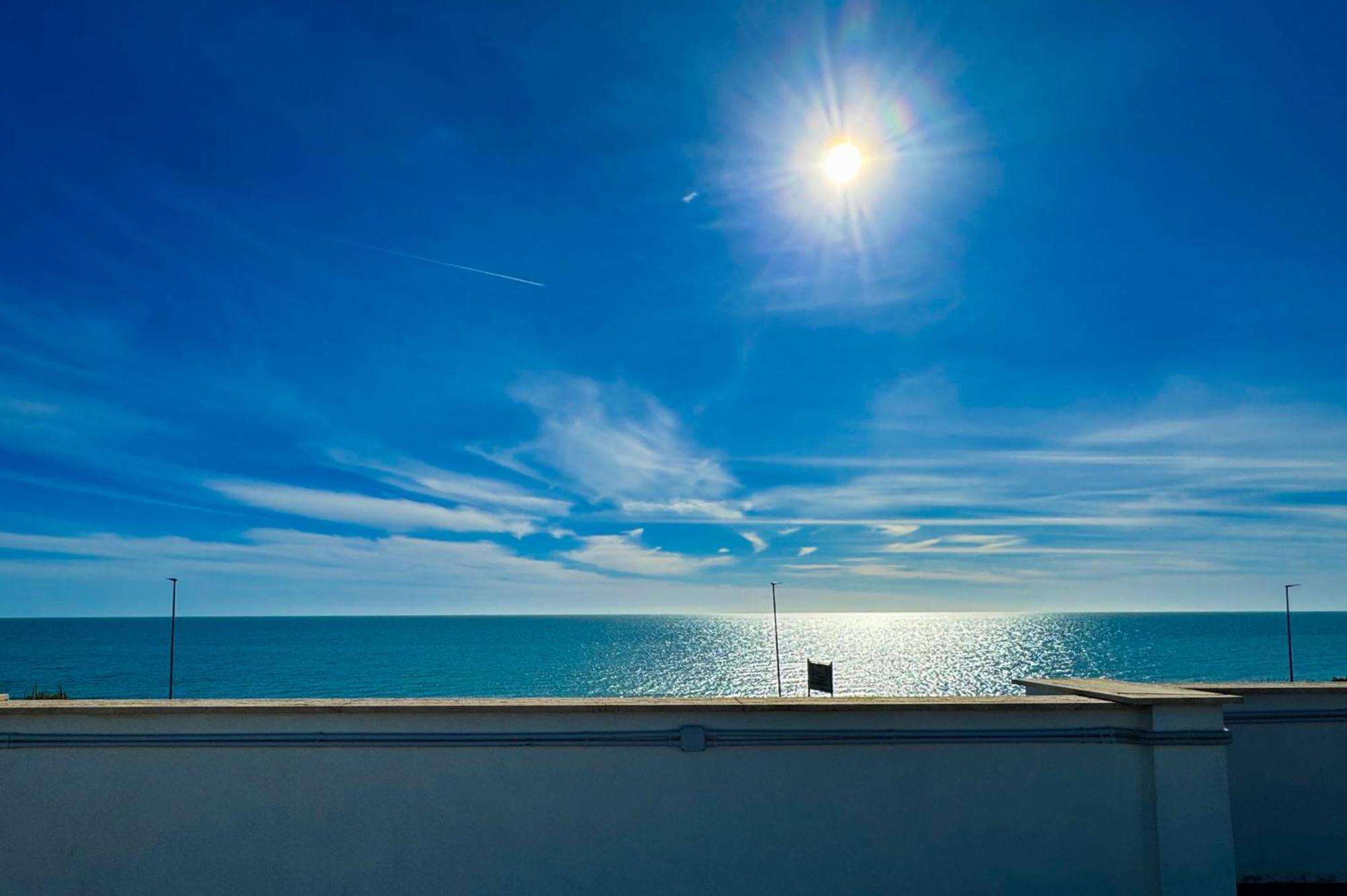 Edo House Anzio - Beachfront - Fronte Mare - Affittacamere Buitenkant foto