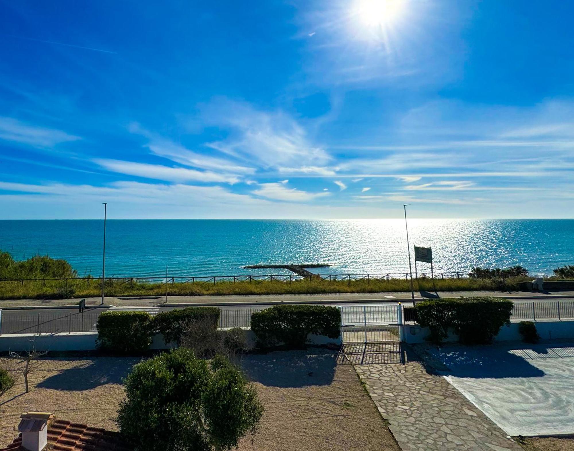 Edo House Anzio - Beachfront - Fronte Mare - Affittacamere Buitenkant foto