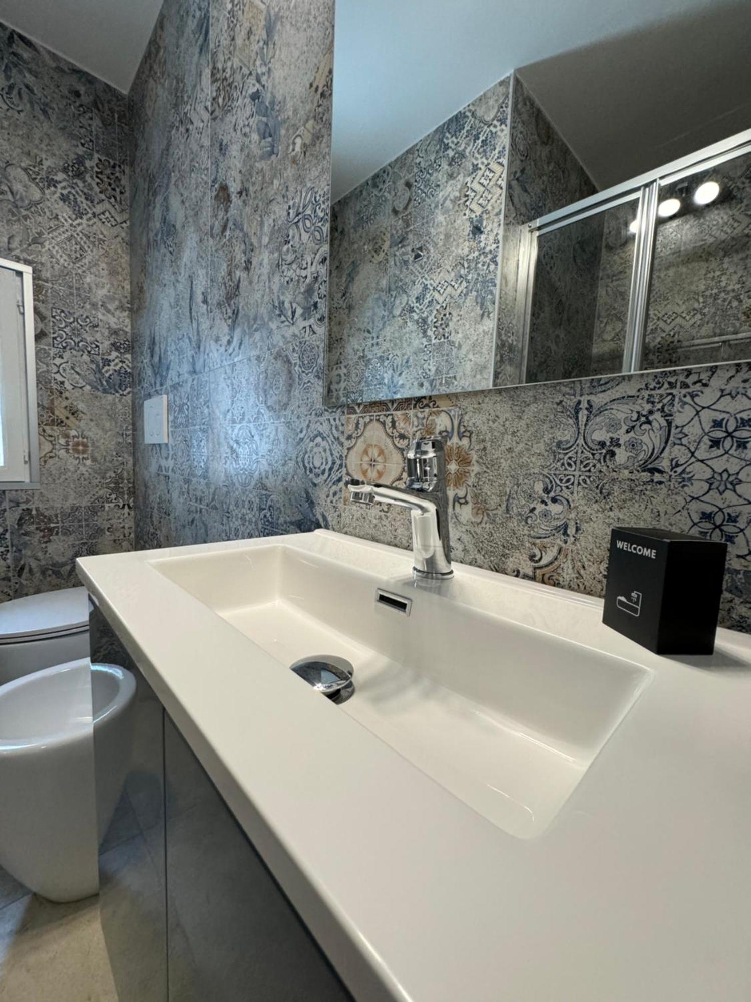 Edo House Anzio - Beachfront - Fronte Mare - Affittacamere Buitenkant foto