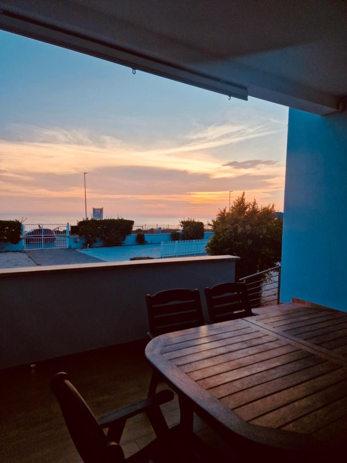 Edo House Anzio - Beachfront - Fronte Mare - Affittacamere Buitenkant foto