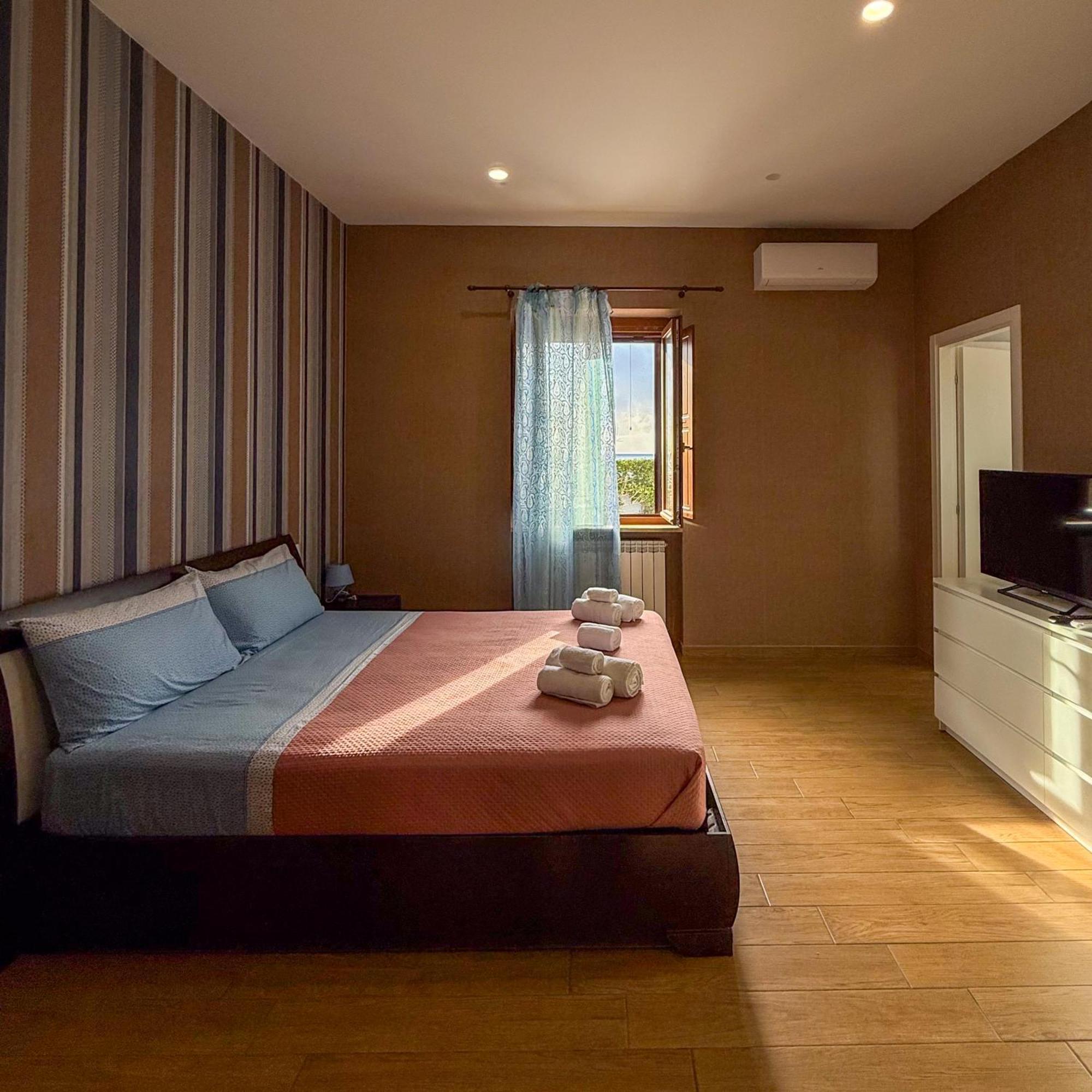 Edo House Anzio - Beachfront - Fronte Mare - Affittacamere Buitenkant foto