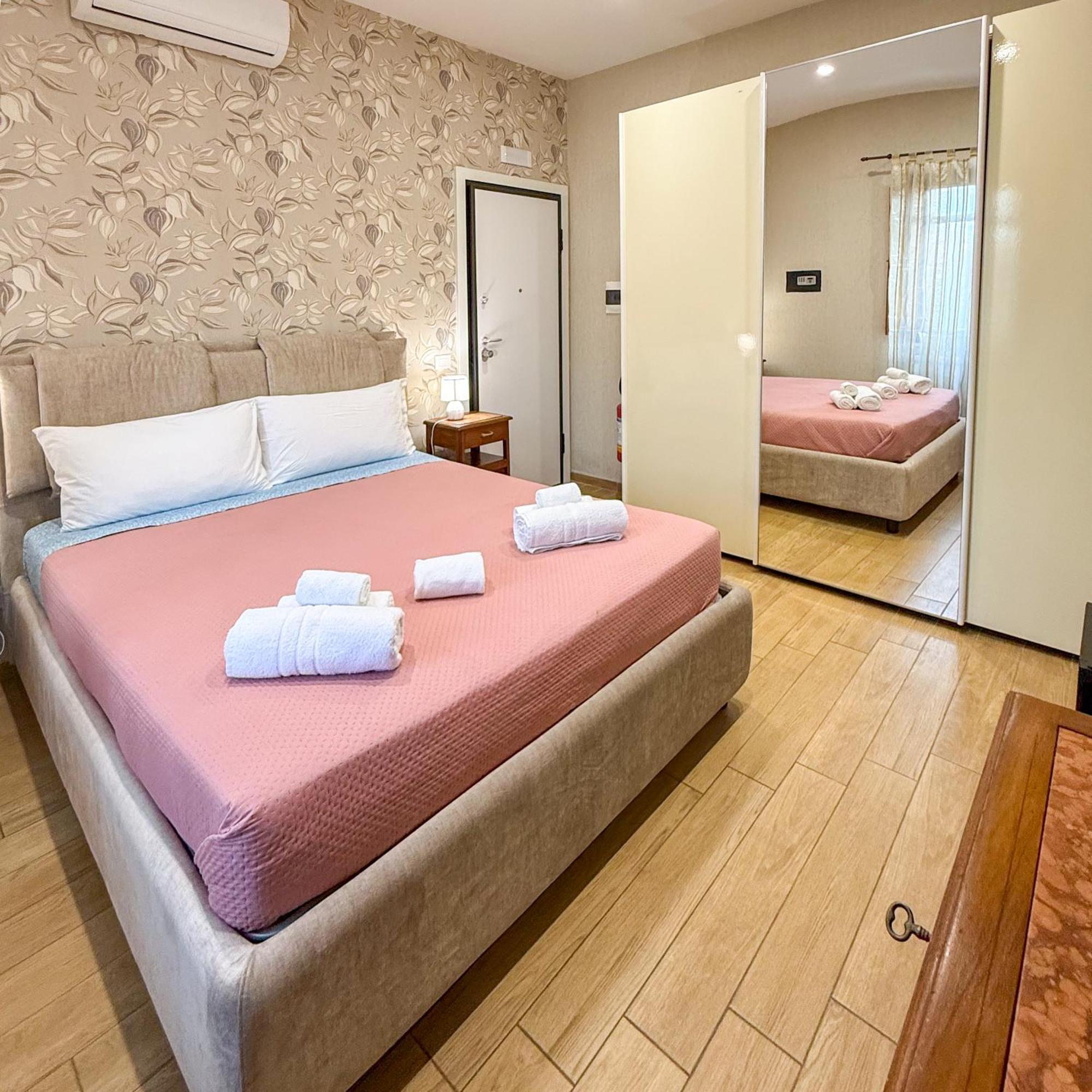Edo House Anzio - Beachfront - Fronte Mare - Affittacamere Buitenkant foto