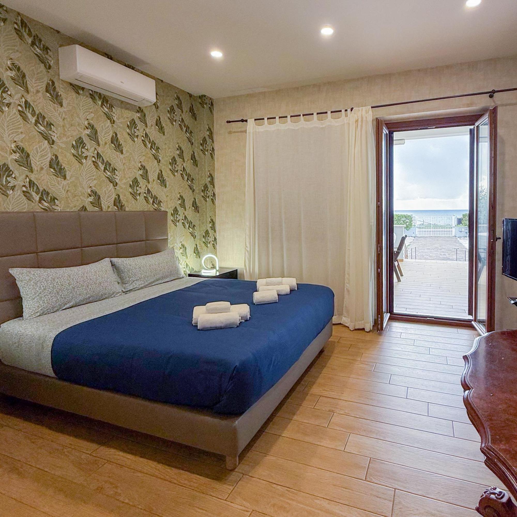 Edo House Anzio - Beachfront - Fronte Mare - Affittacamere Buitenkant foto