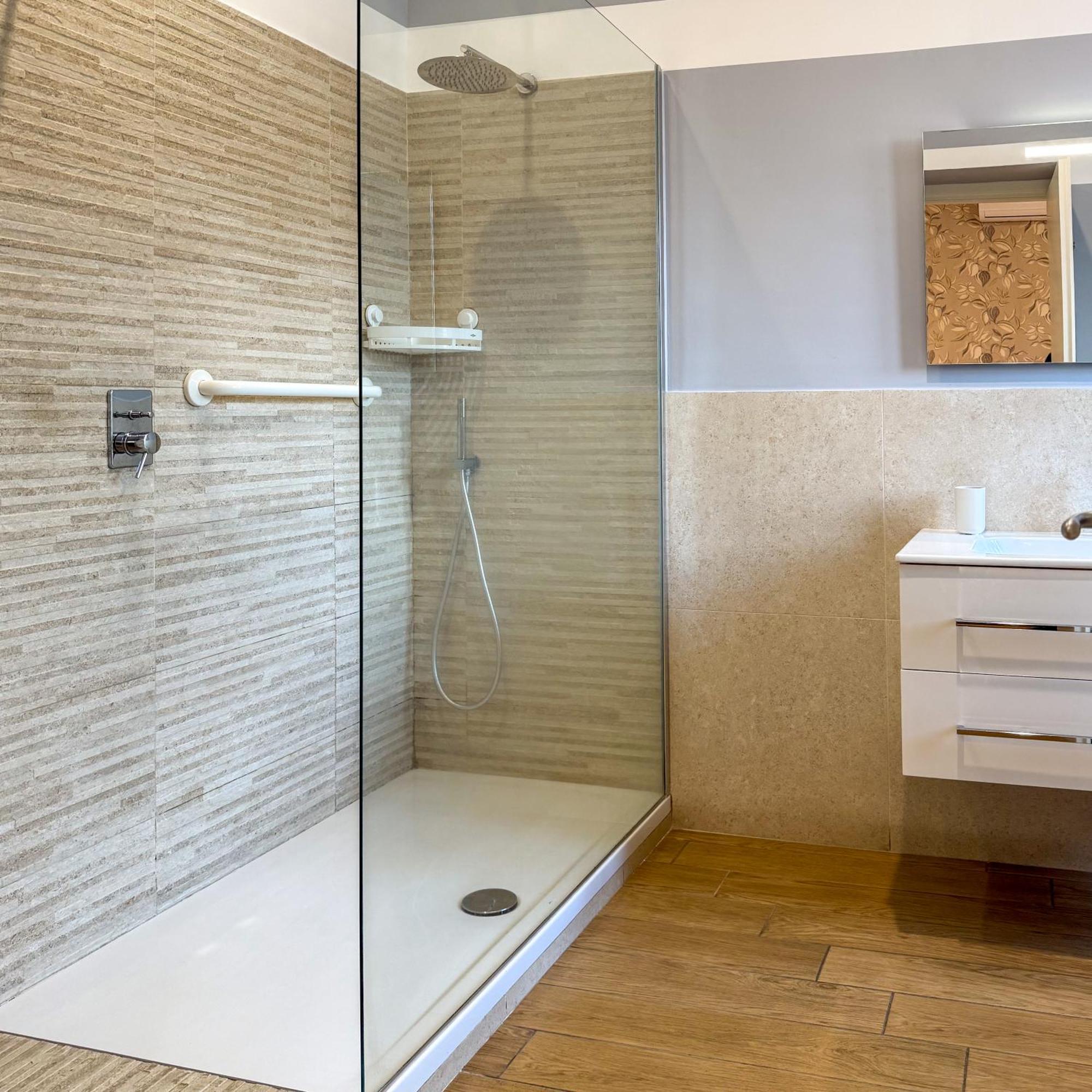 Edo House Anzio - Beachfront - Fronte Mare - Affittacamere Buitenkant foto