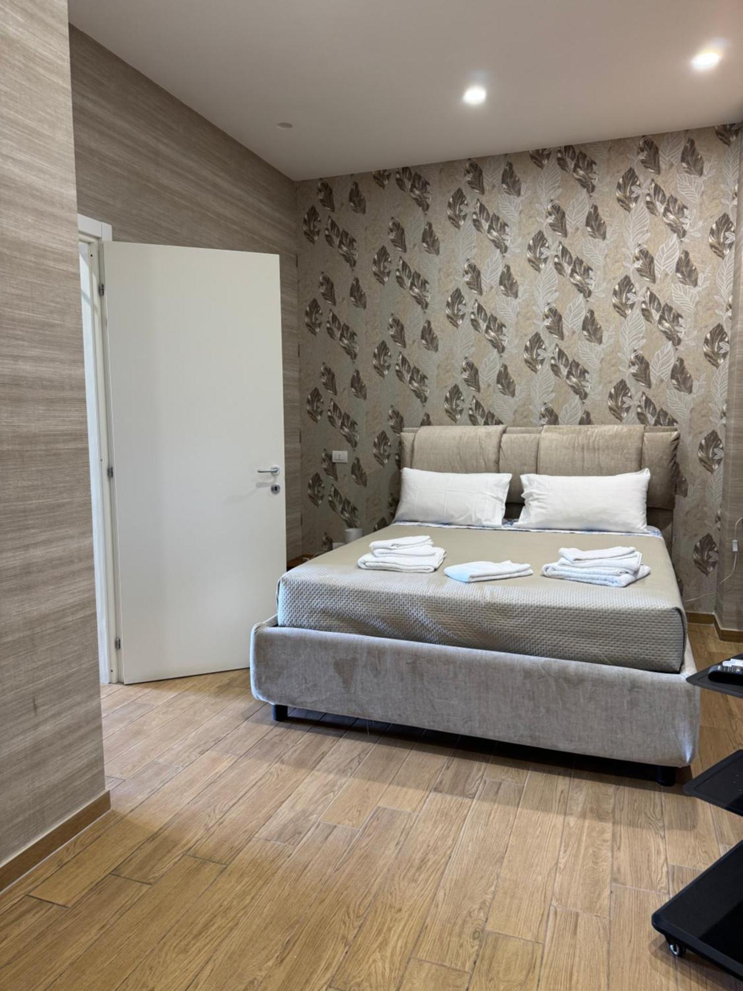 Edo House Anzio - Beachfront - Fronte Mare - Affittacamere Buitenkant foto